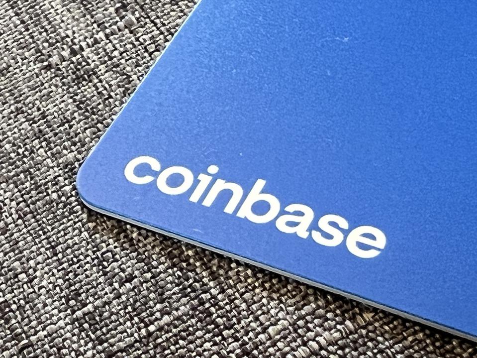 Coinbase-delisted-Binance-USD-BUSD-CEO-Armstrong-blames-liquidity-issues