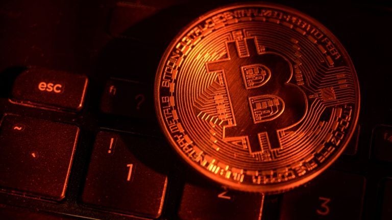 bitcoin-etfs-face-heavy-sell-off-with-158-million-exit-768x432-1