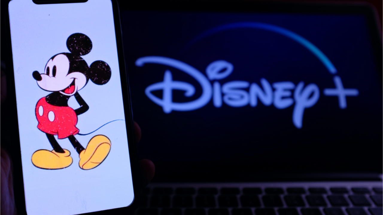 disney-to-drop-golden-moments-nft-collectible-series-via-the-digital-collectibles-app-veve
