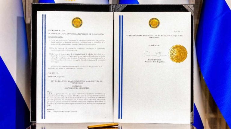 el-salvador-eliminates-taxes-768x432-1