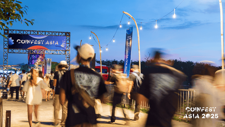 festival-goers-arriving-at-coinfest-asia-2025-768x432-1