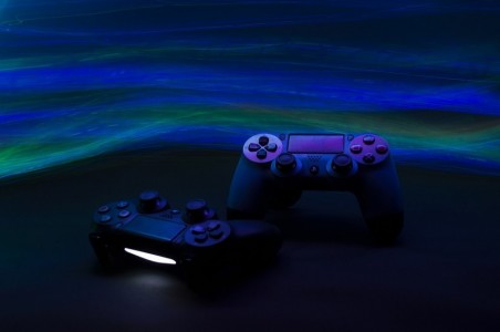 game-console-6603120-960-720-x300_1px