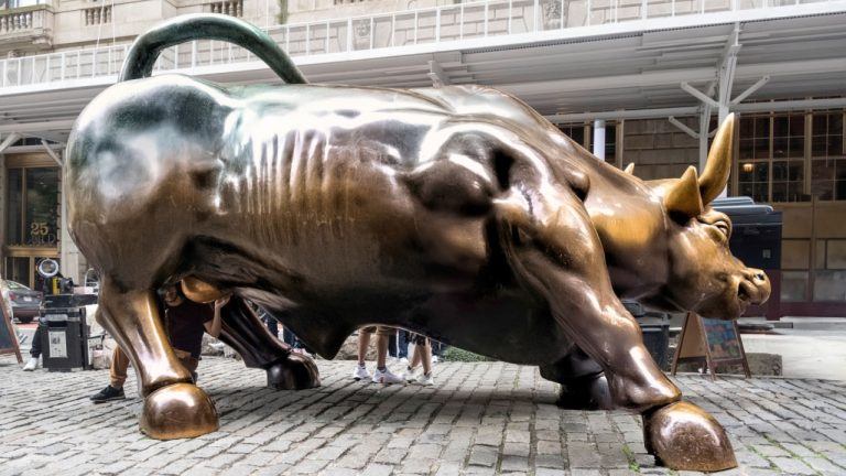 new-york-city-usa-wall-street-charging-bull-sculpture-at-lower-manhattan-768x432-1